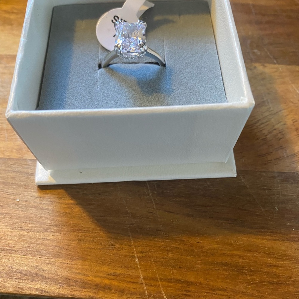 Diamond engagement ring - Picture 3 of 3